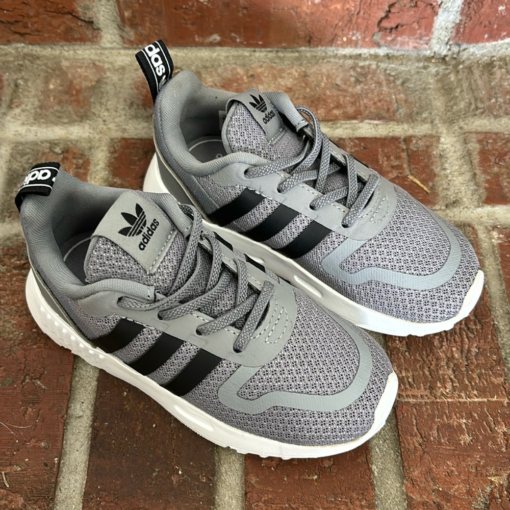 Adidas kids tennis shoes